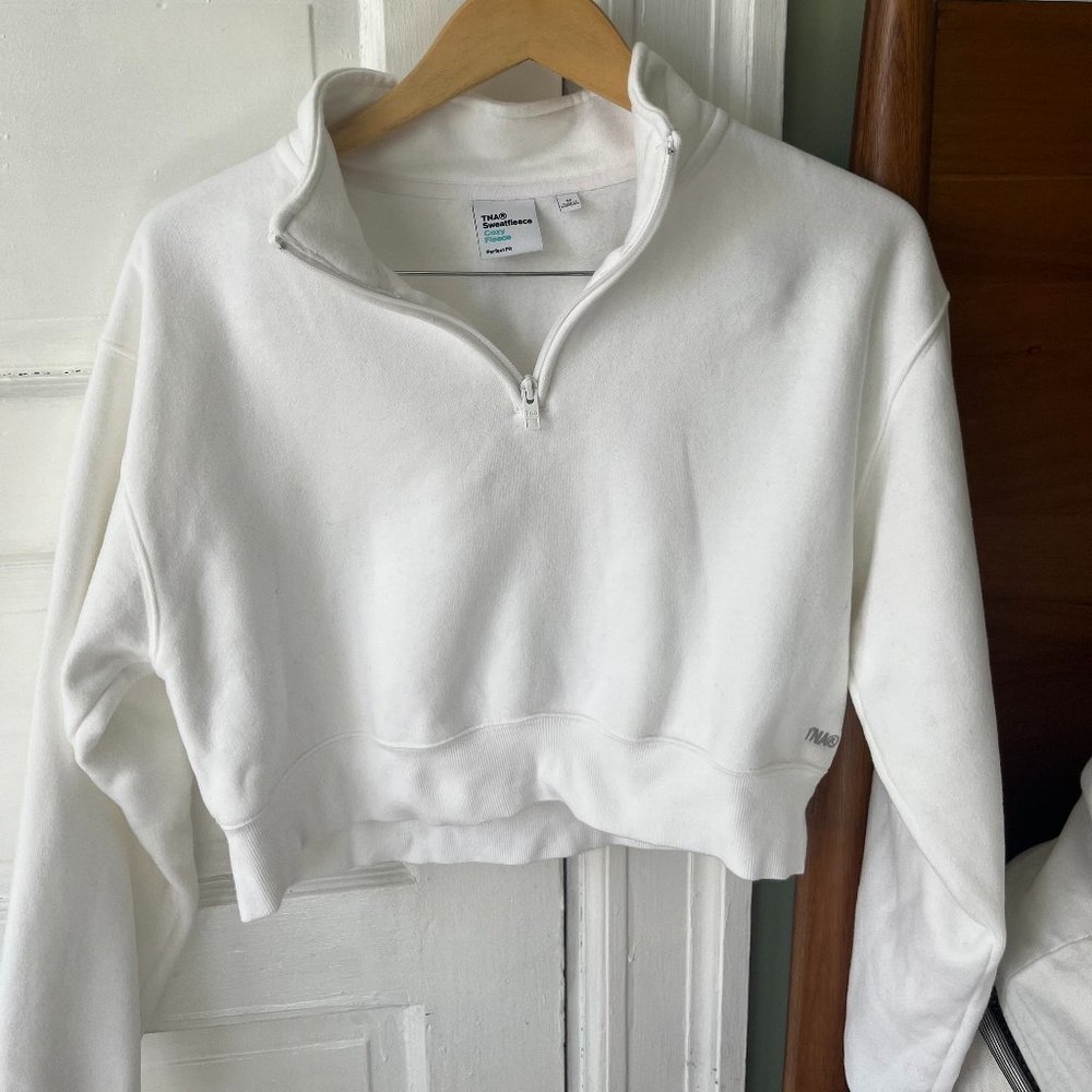 Aritizia TNA White Cropped Half Zip Sweatshirt Size Medium